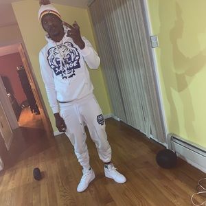 Meet your Posher, Leon